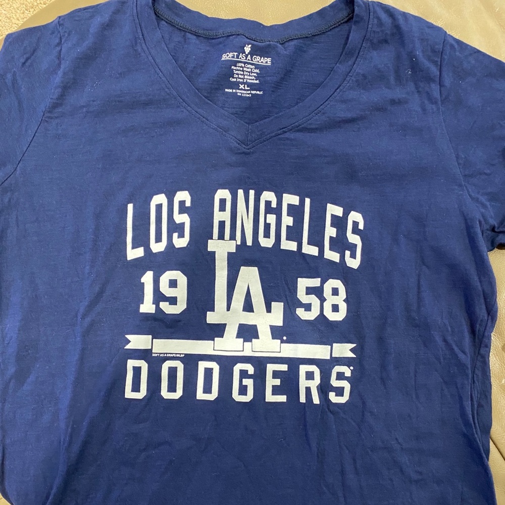 Women’s Los Angeles Dodgers v-neck tee XL
